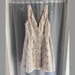 Lulu's M White Lace Skater Dress, like new condition